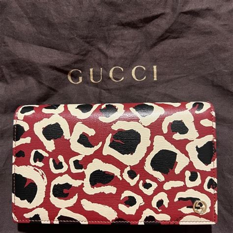 gucci wearable wallet.